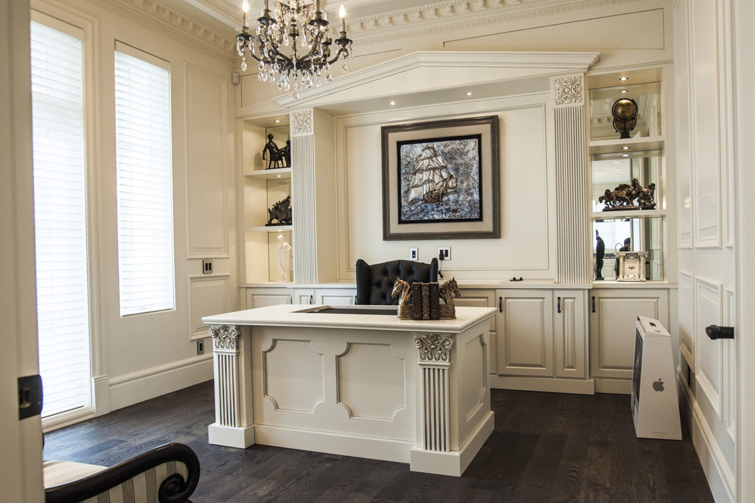 Luxurious white home office with desk - House of Chippendale