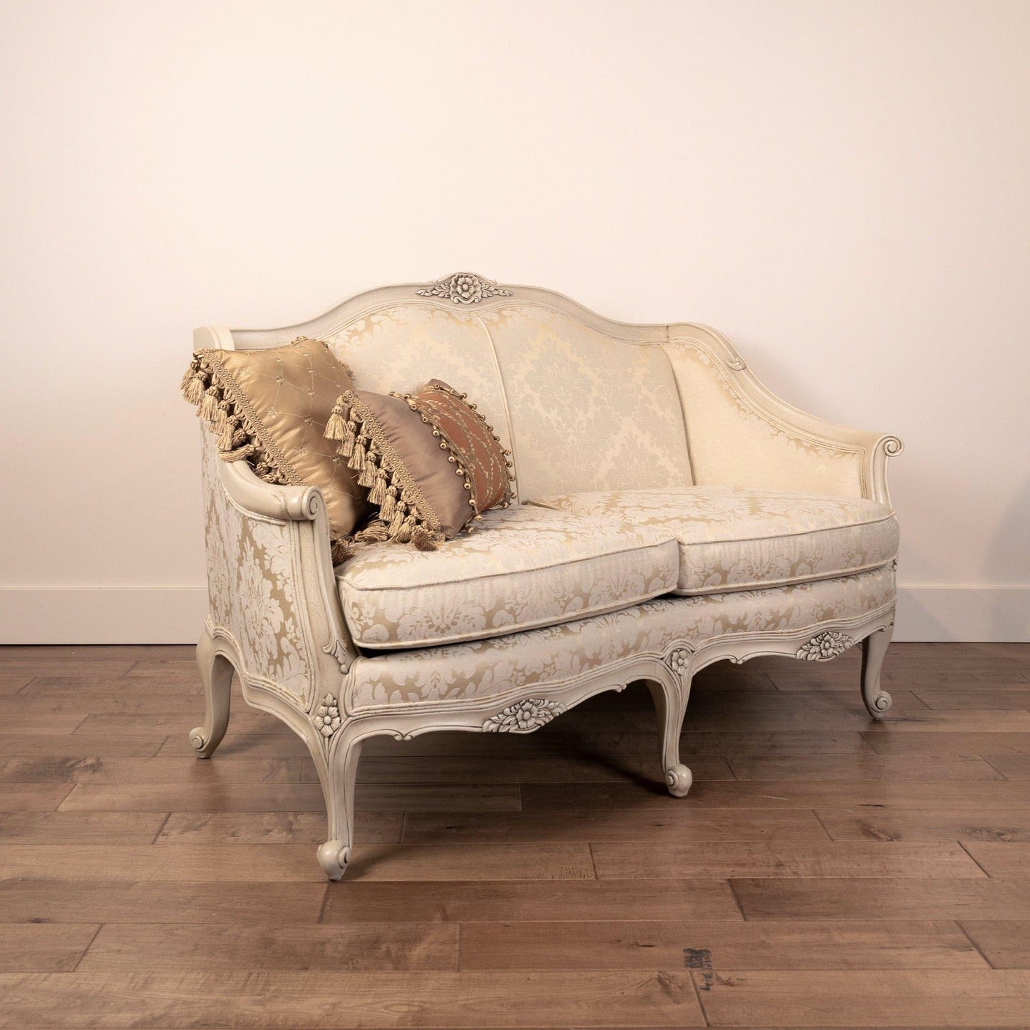 LOUIS XV LOVESEAT - House of Chippendale