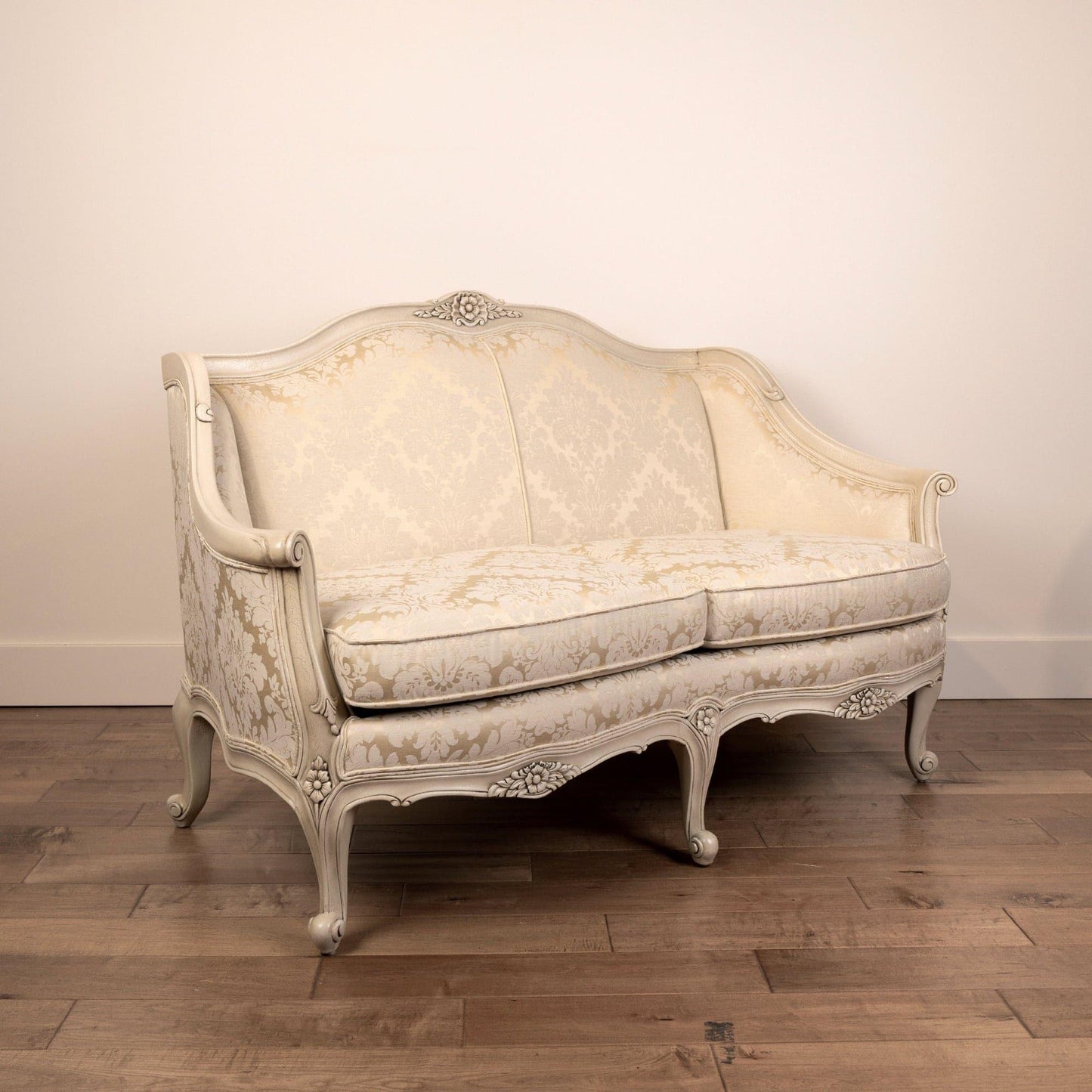 LOUIS XV LOVESEAT - House of Chippendale